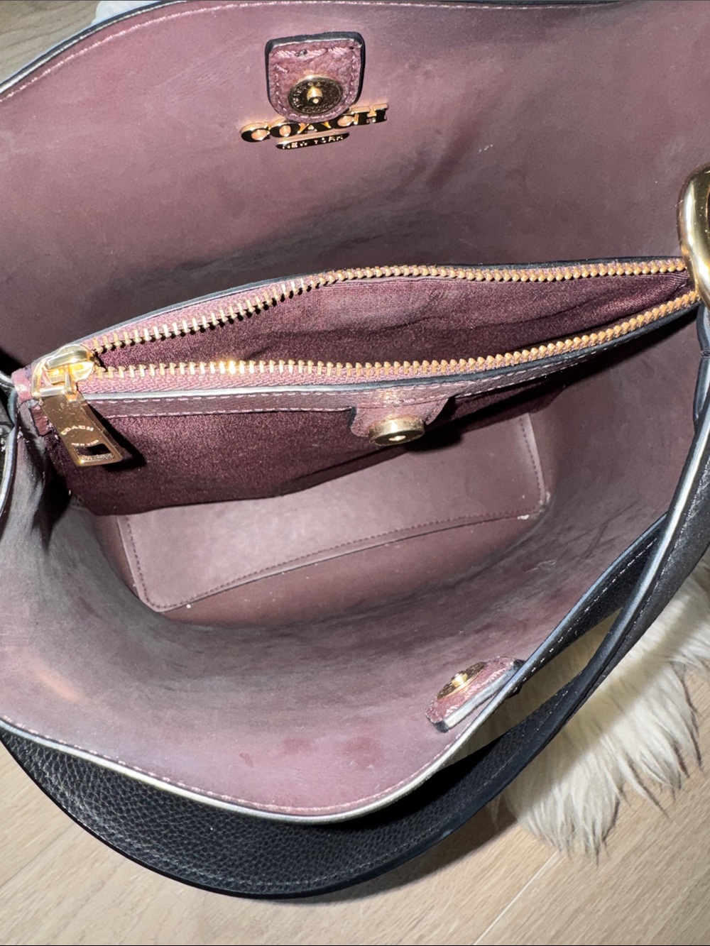 Coach TOWN BUCKET BAG Black Genuine Leather Shoulder with Gold Hardware - Picture 4 of 5